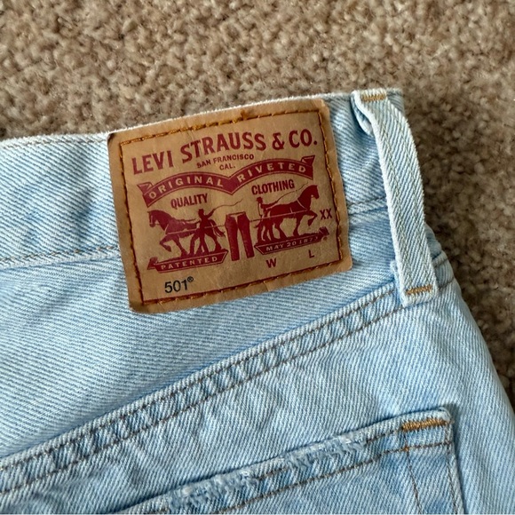 Levi's 501 Original short slim fit denim shorts in light wash blue - Picture 5 of 5